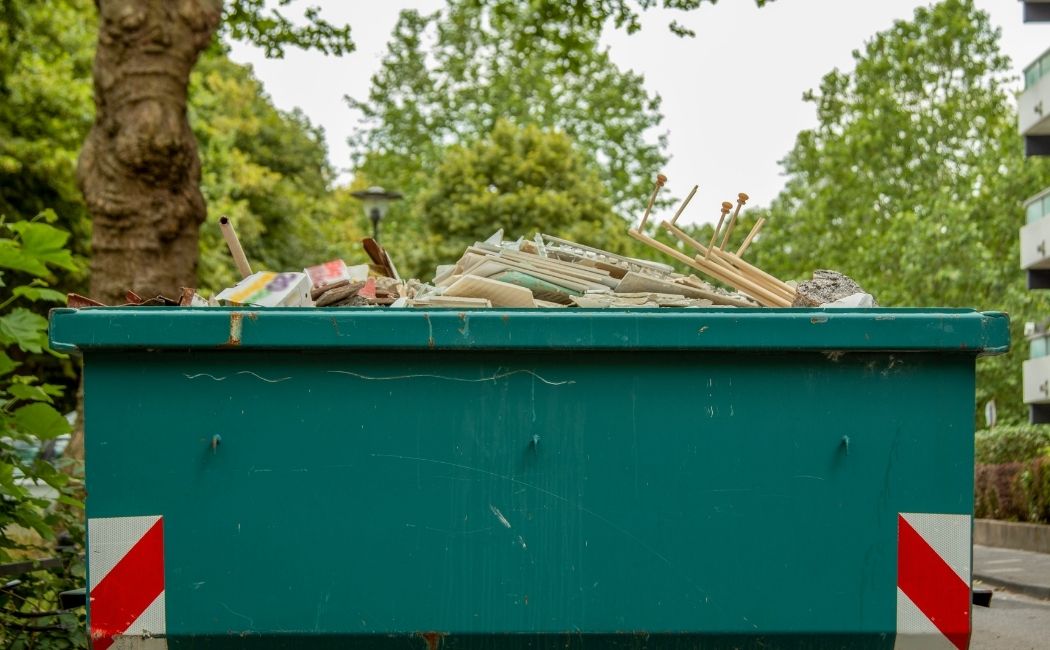 Na co zwrócić uwagę przy wybieraniu kontenerów na śmieci?