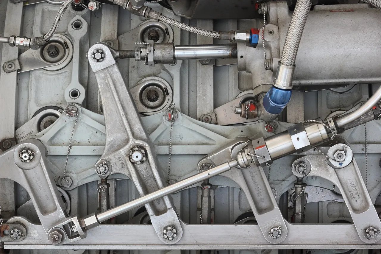 Jakie są główne typy siłowników hydraulicznych i jakie mają zastosowanie?