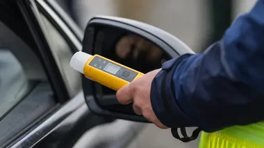 Bez pasów i świateł, za to po alkoholu. Kontrola Mercedesa w Mordarce