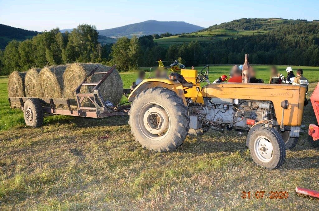 traktor z sianem 