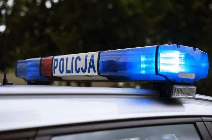 Dzielnicowy z Limanowej edukuje seniorów o zagrożeniach i oszustwach