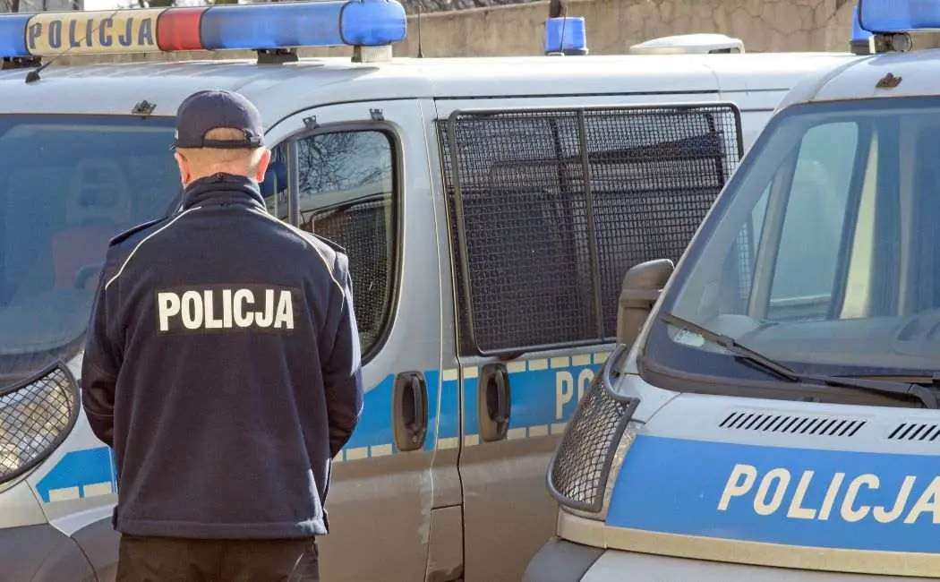 Bezpieczeństwo seniorów w Słopnicach dzielnicowi uczą jak unikać oszustw