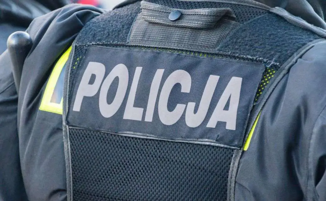 Policjanci z Mszany Dolnej uratowali życie mężczyzny pod mostem w ostatniej chwili