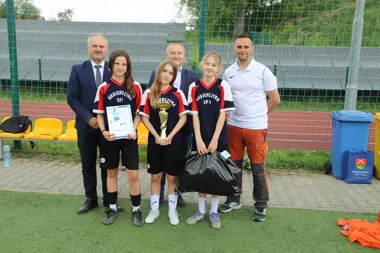 Siekierczyna najlepsza w turnieju gminy. Dziewczęta jadą dalej