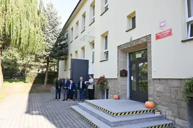 Dostęp do szkoły w Nowym Rybiu łatwiejszy. Zamontowano platformę