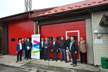 Remiza OSP w Nowym Rybiu po modernizacji. Są nowe bramy i oświetlenie LED