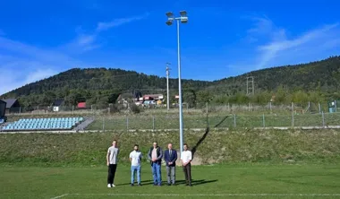 Stadion w Pisarzowej zyskał światła i własny magazyn energii