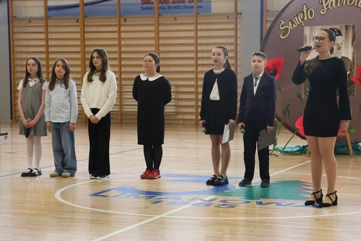 Limanowska Trójka świętowała z patronem w tle i ważnymi rocznicami