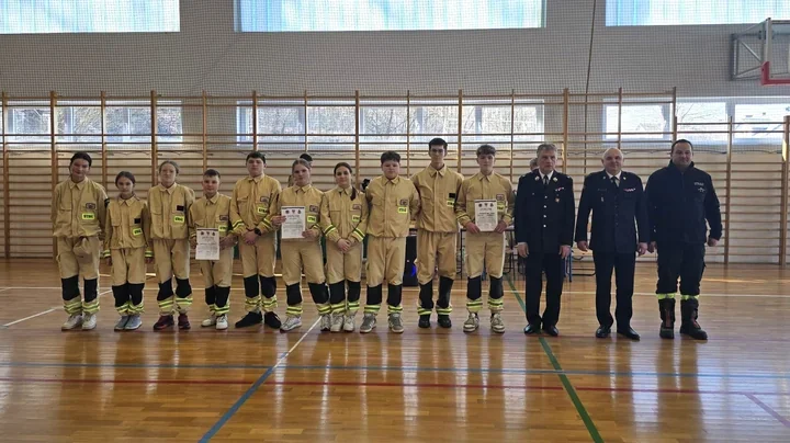 Młodzi strażacy z Limanowej debiutowali na hali – miejsca w środku stawki