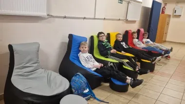 W szkolnych korytarzach pojawiły się oazy ciszy – nowe strefy relaksu w ZSP Nr 1