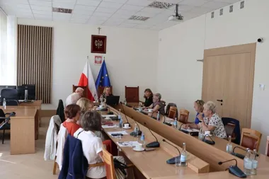 Seniorzy z Limanowej szykują nowy informator. W tle lipcowe wizyty i współpraca