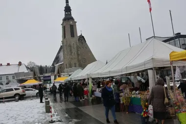 Rynek zamienił się w wielkanocny jarmark pełen smaków i świątecznych ozdób