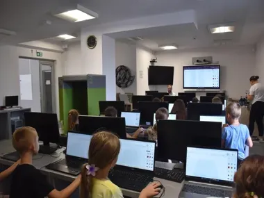 Dzieci zaczęły wakacje od druku 3D w limanowskiej bibliotece