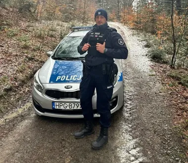 Dzielnicowy wszedł w płomienie - uratował seniorkę i zdobył ogólnopolskie wyróżnienie