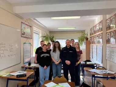 Dzielnicowy z Łukowicy postawił uczniów z Jastrzębia przed konsekwencjami internetu