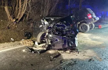 Nietrzeźwy 20-latek zjechał na przeciwległy pas - dwoje rannych w Lubomierzu