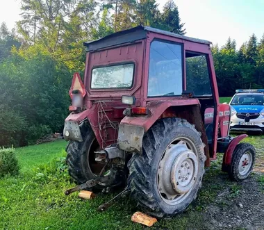 Trzy promile i sądowy zakaz - ukradł ciągnik i ruszył w stronę Nowego Sącza