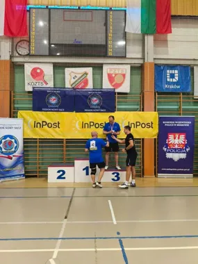 Policjant z Limanowej wszedł na podium w Krakowie po zaciętych setach