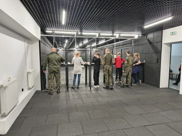 Turniej strzelecki w Tymbarku – młodzi i dorośli zmierzyli się przy okazji Dnia Żołnierzy Wyklętych