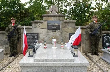 W Skrzydlnej uczczono ofiary wojny. Minęło 60 lat od otwarcia cmentarza