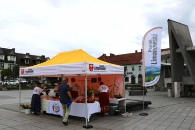 Gospodynie z Mstowa podbiły limanowski rynek domowymi smakami